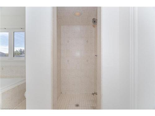 4623 Simmons Road, Burlington, ON - Indoor Photo Showing Bathroom