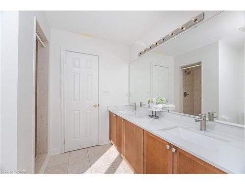 4623 Simmons Road, Burlington, ON - Indoor Photo Showing Bathroom