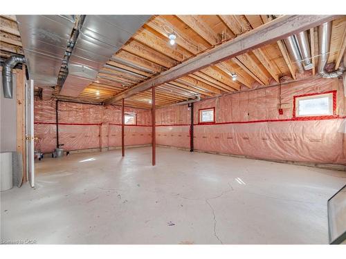 4623 Simmons Road, Burlington, ON - Indoor Photo Showing Garage