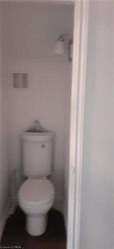 725 Barton Street, Hamilton, ON - Indoor Photo Showing Bathroom