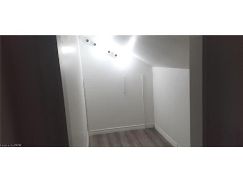 725 Barton Street, Hamilton, ON - Indoor Photo Showing Other Room