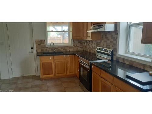 725 Barton Street, Hamilton, ON - Indoor Photo Showing Kitchen