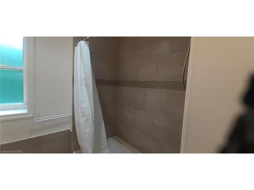 725 Barton Street, Hamilton, ON - Indoor