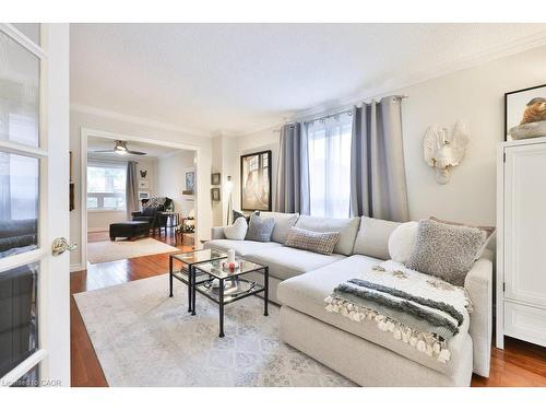 431 Naomi Crescent, Mississauga, ON - Indoor Photo Showing Living Room