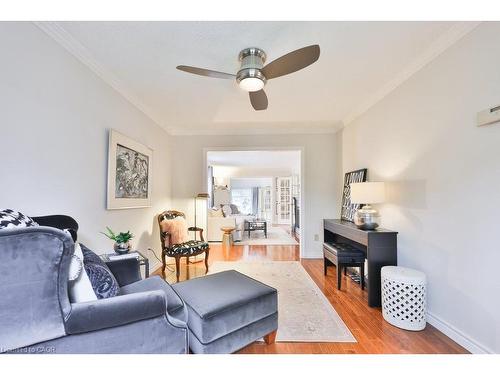 431 Naomi Crescent, Mississauga, ON - Indoor Photo Showing Living Room