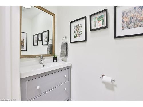 431 Naomi Crescent, Mississauga, ON - Indoor Photo Showing Bathroom