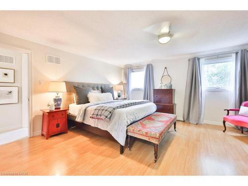 431 Naomi Crescent, Mississauga, ON - Indoor Photo Showing Bedroom