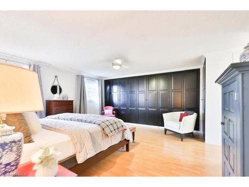 431 Naomi Crescent, Mississauga, ON - Indoor Photo Showing Bedroom