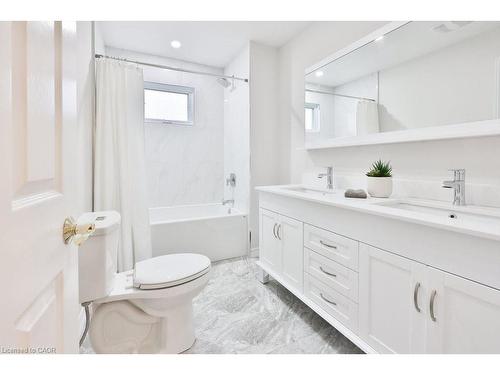 431 Naomi Crescent, Mississauga, ON - Indoor Photo Showing Bathroom