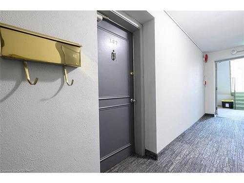 107-9 Grant Boulevard, Dundas, ON - Indoor Photo Showing Other Room