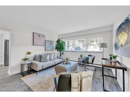 107-9 Grant Boulevard, Dundas, ON - Indoor Photo Showing Living Room
