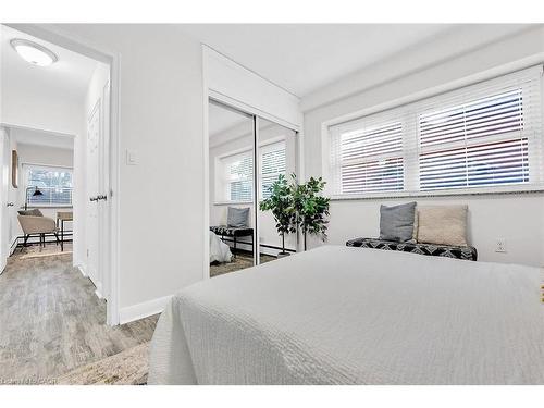107-9 Grant Boulevard, Dundas, ON - Indoor Photo Showing Bedroom