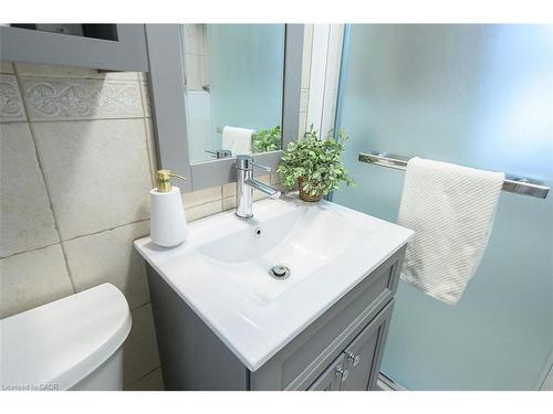 107-9 Grant Boulevard, Dundas, ON - Indoor Photo Showing Bathroom