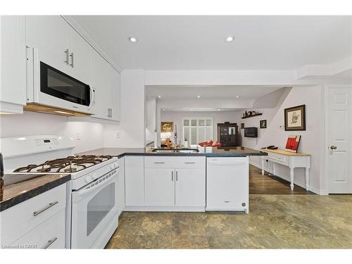 34-1301 Upper Gage Avenue, Hamilton, ON - Indoor Photo Showing Kitchen