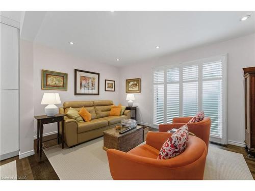 34-1301 Upper Gage Avenue, Hamilton, ON - Indoor Photo Showing Living Room