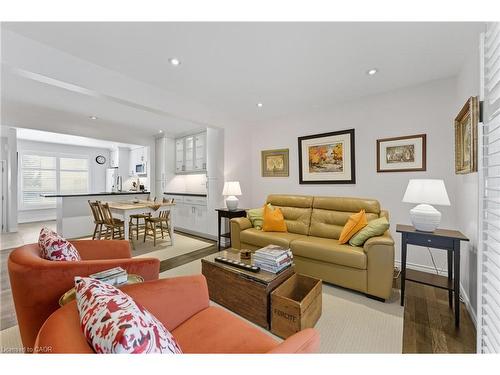 34-1301 Upper Gage Avenue, Hamilton, ON - Indoor Photo Showing Living Room
