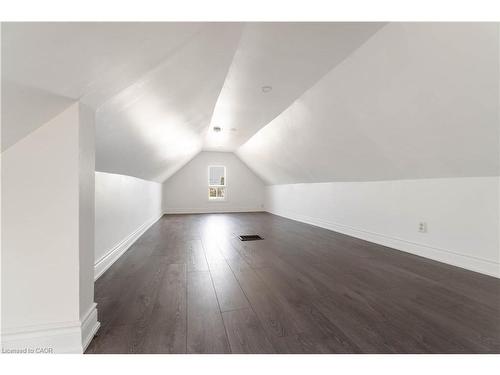 2-934 Barton Street E, Hamilton, ON - Indoor Photo Showing Other Room