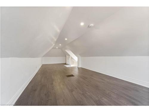 2-934 Barton Street E, Hamilton, ON - Indoor Photo Showing Other Room