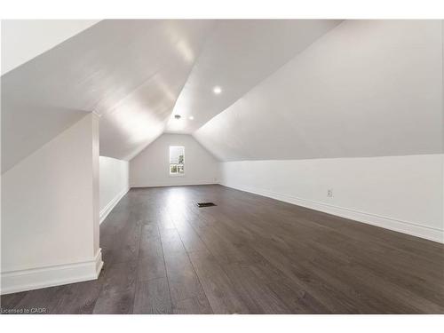 2-934 Barton Street E, Hamilton, ON - Indoor Photo Showing Other Room
