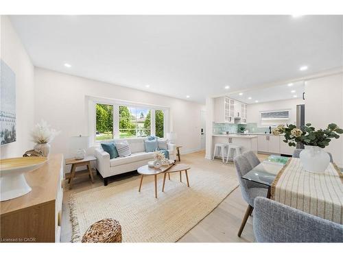 133 Inglewood Drive, Oakville, ON - Indoor Photo Showing Living Room