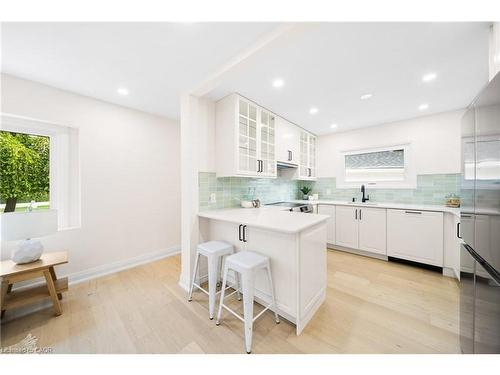 133 Inglewood Drive, Oakville, ON - Indoor Photo Showing Kitchen