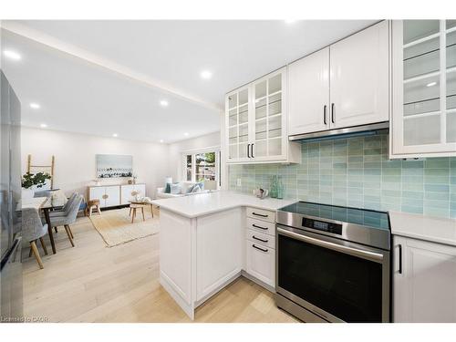 133 Inglewood Drive, Oakville, ON - Indoor Photo Showing Kitchen