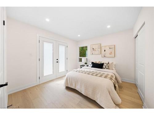 133 Inglewood Drive, Oakville, ON - Indoor Photo Showing Bedroom