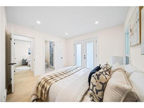 133 Inglewood Drive, Oakville, ON - Indoor Photo Showing Bedroom