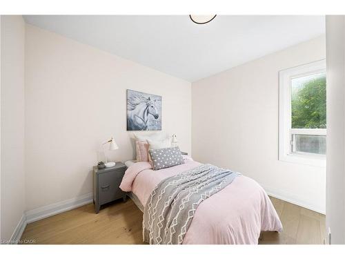 133 Inglewood Drive, Oakville, ON - Indoor Photo Showing Bedroom
