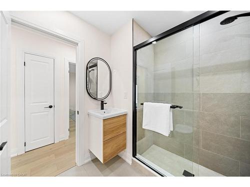 133 Inglewood Drive, Oakville, ON - Indoor Photo Showing Bathroom