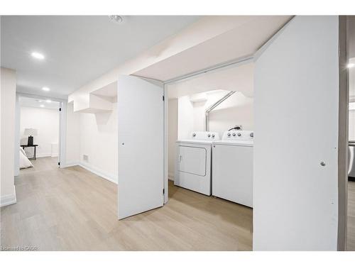 133 Inglewood Drive, Oakville, ON - Indoor Photo Showing Laundry Room