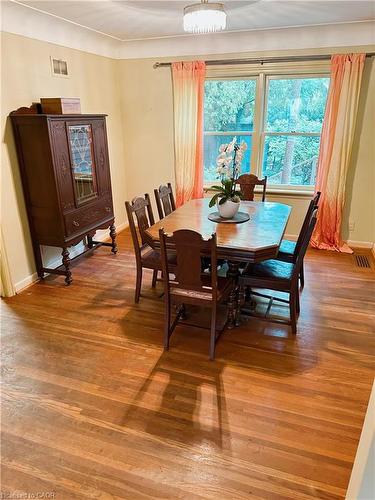 147 Cline Avenue S, Hamilton, ON - Indoor Photo Showing Dining Room