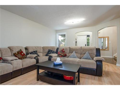 11 Apple Ridge Drive, Kitchener, ON - Indoor Photo Showing Living Room