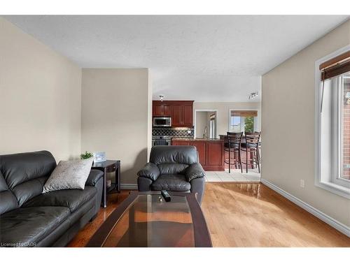 44 Tami Court, Kitchener, ON - Indoor Photo Showing Living Room