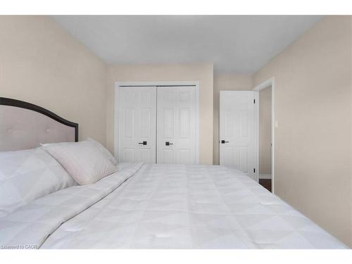 44 Tami Court, Kitchener, ON - Indoor Photo Showing Bedroom