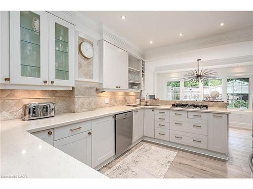 534 Hager Avenue, Burlington, ON - Indoor Photo Showing Kitchen With Upgraded Kitchen