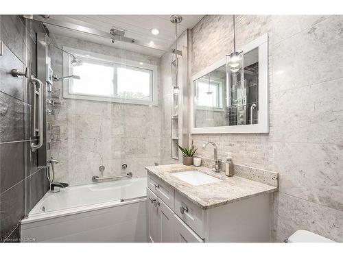 534 Hager Avenue, Burlington, ON - Indoor Photo Showing Bathroom