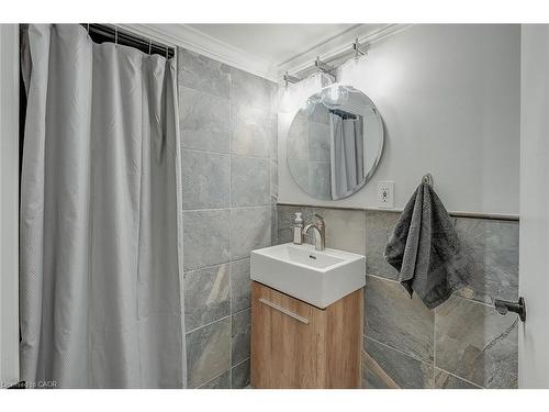 534 Hager Avenue, Burlington, ON - Indoor Photo Showing Bathroom