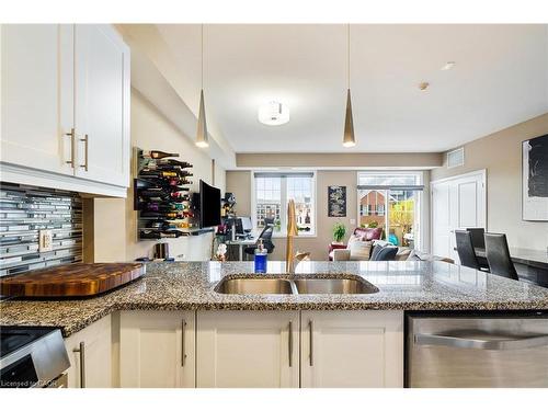 306-272 Georgian Drive, Oakville, ON - Indoor Photo Showing Kitchen With Double Sink With Upgraded Kitchen