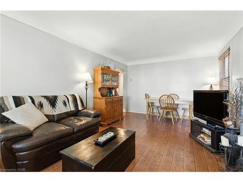 608 Fennell Avenue E, Hamilton, ON - Indoor Photo Showing Living Room