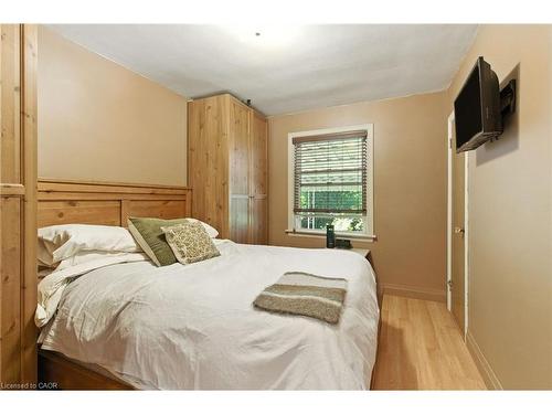 608 Fennell Avenue E, Hamilton, ON - Indoor Photo Showing Bedroom