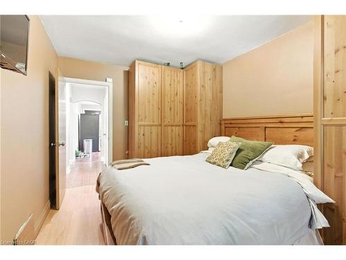 608 Fennell Avenue E, Hamilton, ON - Indoor Photo Showing Bedroom
