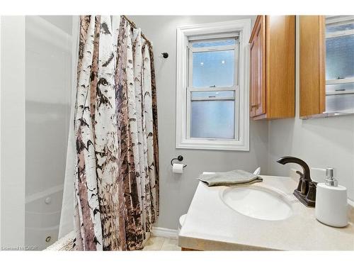 608 Fennell Avenue E, Hamilton, ON - Indoor Photo Showing Bathroom