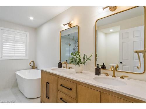 2301 Baronwood Drive, Oakville, ON - Indoor Photo Showing Bathroom