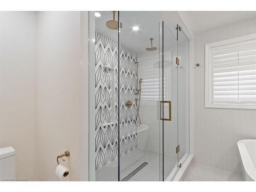 2301 Baronwood Drive, Oakville, ON - Indoor Photo Showing Bathroom