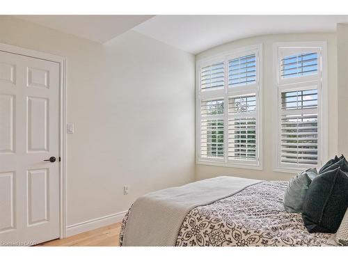 2301 Baronwood Drive, Oakville, ON - Indoor Photo Showing Bedroom