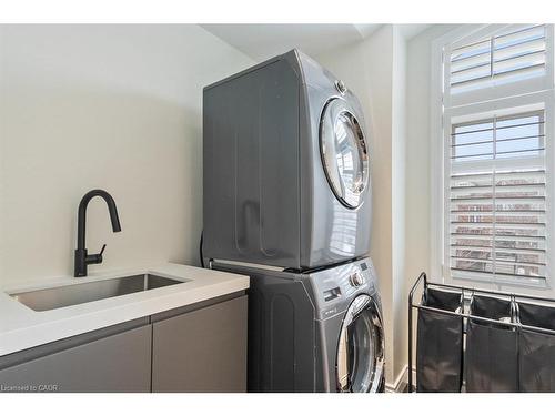 2301 Baronwood Drive, Oakville, ON - Indoor Photo Showing Laundry Room