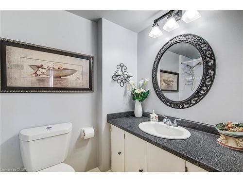 405-89 Westwood Road, Guelph, ON - Indoor Photo Showing Bathroom