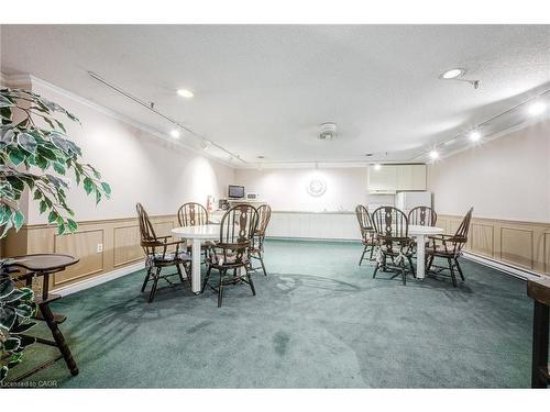 405-89 Westwood Road, Guelph, ON - Indoor Photo Showing Dining Room