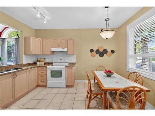 28-52 Twentyplace Boulevard, Mount Hope, ON - Indoor Photo Showing Kitchen